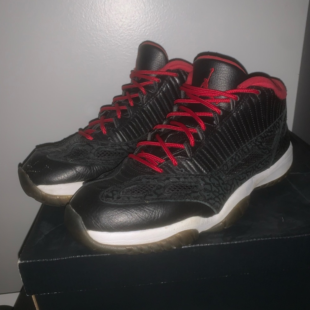 Jordan 11 IE ‘bred’
